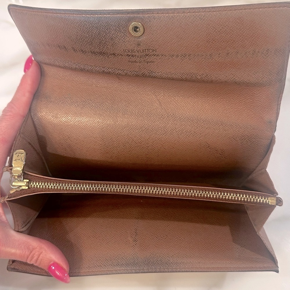 Louis Vuitton Monogram Sarah Wallet - Picture 6 of 16